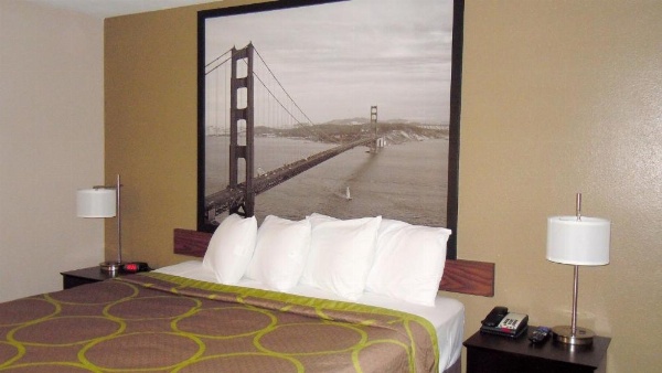 Super 8 by Wyndham Salinas image 15